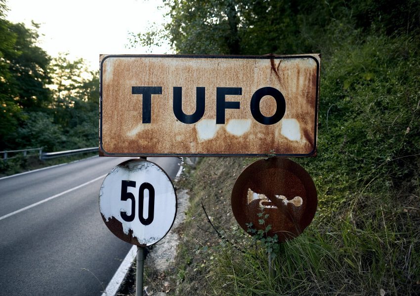 Tufo insegna