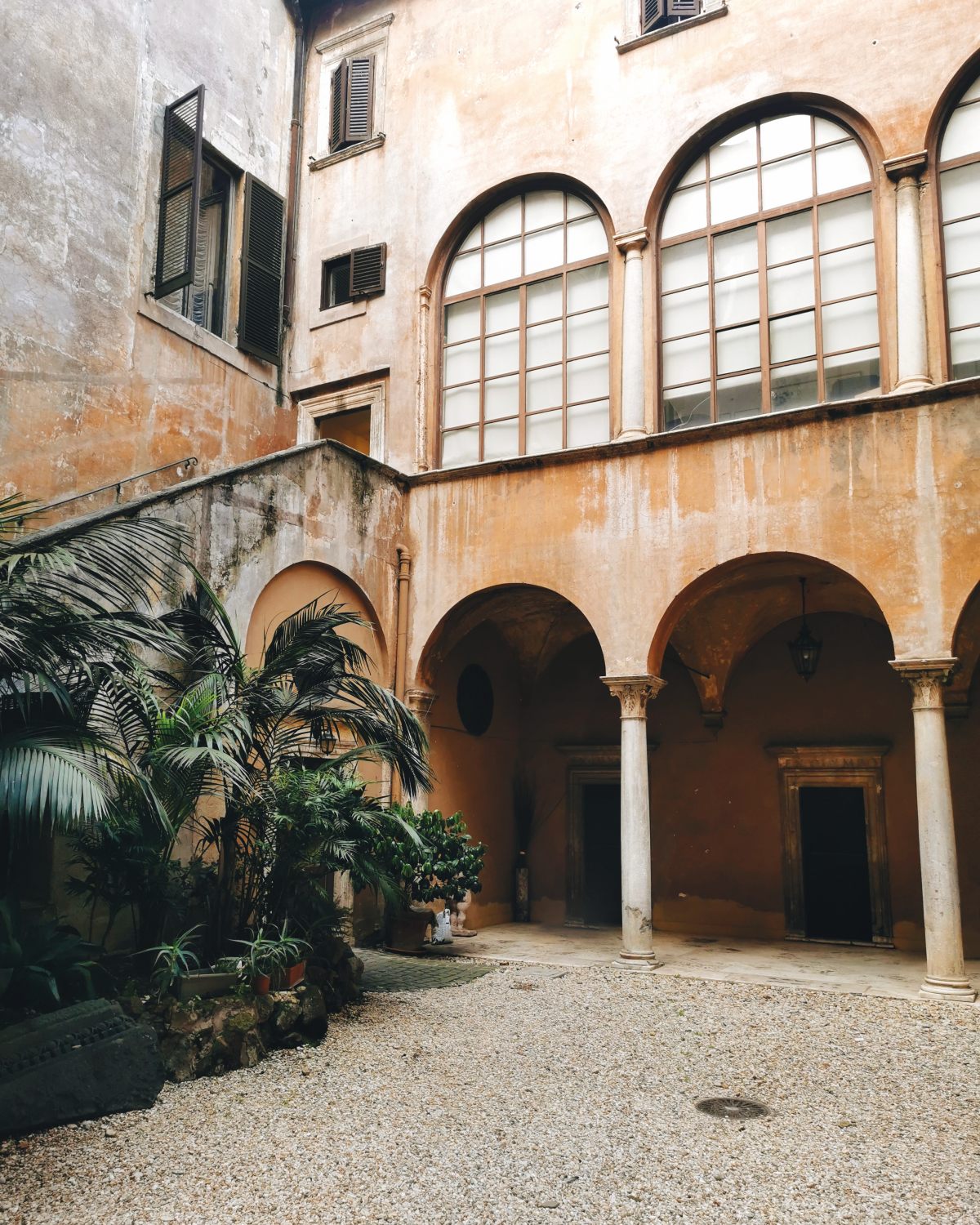 cortile loggiato the apartment roma feudi di san gregorio