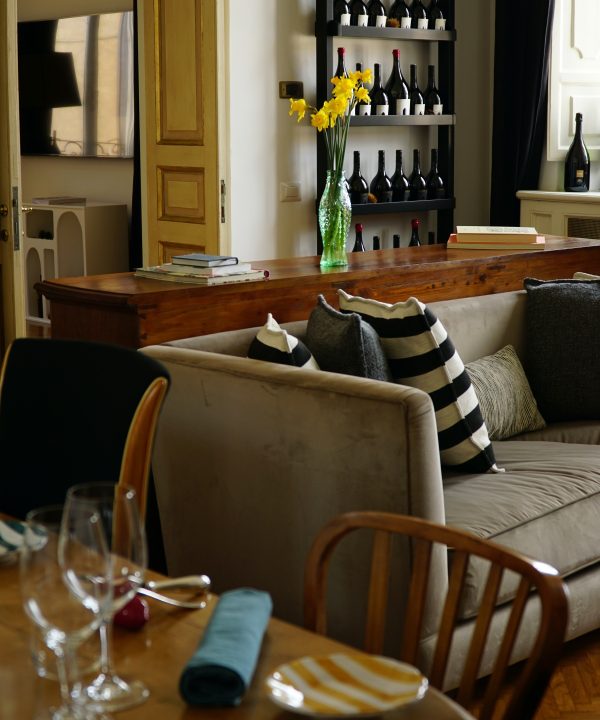 salotto con degustazione the apartment roma feudi di san gregorio
