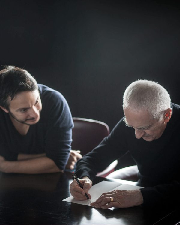 Antonio Capaldo e Massimo Vignelli che disegna le etichette iconiche dei vini Feudi di San Gregorio