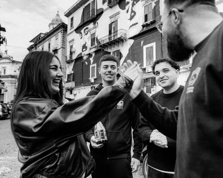 Le Cronache di Napoli x DUBL Metodo Classico - I ragazzi della Fondazione di Comunità San Gennaro (1) Le Cronache di Napoli x DUBL Metodo Classico - I ragazzi della Fondazione di Comunità San Gennaro (1)