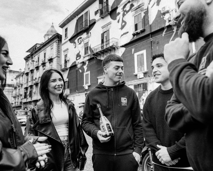 Le Cronache di Napoli x DUBL Metodo Classico - I ragazzi della Fondazione di Comunità San Gennaro (2) Le Cronache di Napoli x DUBL Metodo Classico - I ragazzi della Fondazione di Comunità San Gennaro (2)