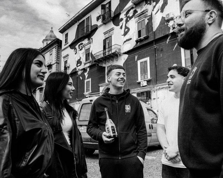 Le Cronache di Napoli x DUBL Metodo Classico - I ragazzi della Fondazione di Comunità San Gennaro (4) Le Cronache di Napoli x DUBL Metodo Classico - I ragazzi della Fondazione di Comunità San Gennaro (4)