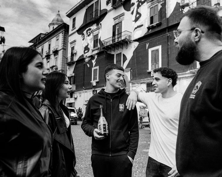 Le Cronache di Napoli x DUBL Metodo Classico - I ragazzi della Fondazione di Comunità San Gennaro (9) Le Cronache di Napoli x DUBL Metodo Classico - I ragazzi della Fondazione di Comunità San Gennaro (9)