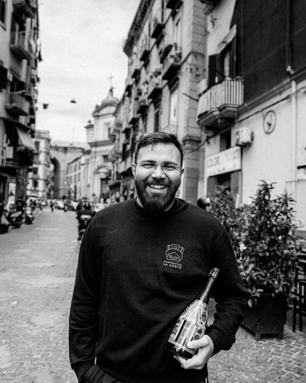 Le Cronache di Napoli x DUBL Metodo Classico - I ragazzi della Fondazione di Comunità San Gennaro, Marco (6) Le Cronache di Napoli x DUBL Metodo Classico - I ragazzi della Fondazione di Comunità San Gennaro, Marco (6)